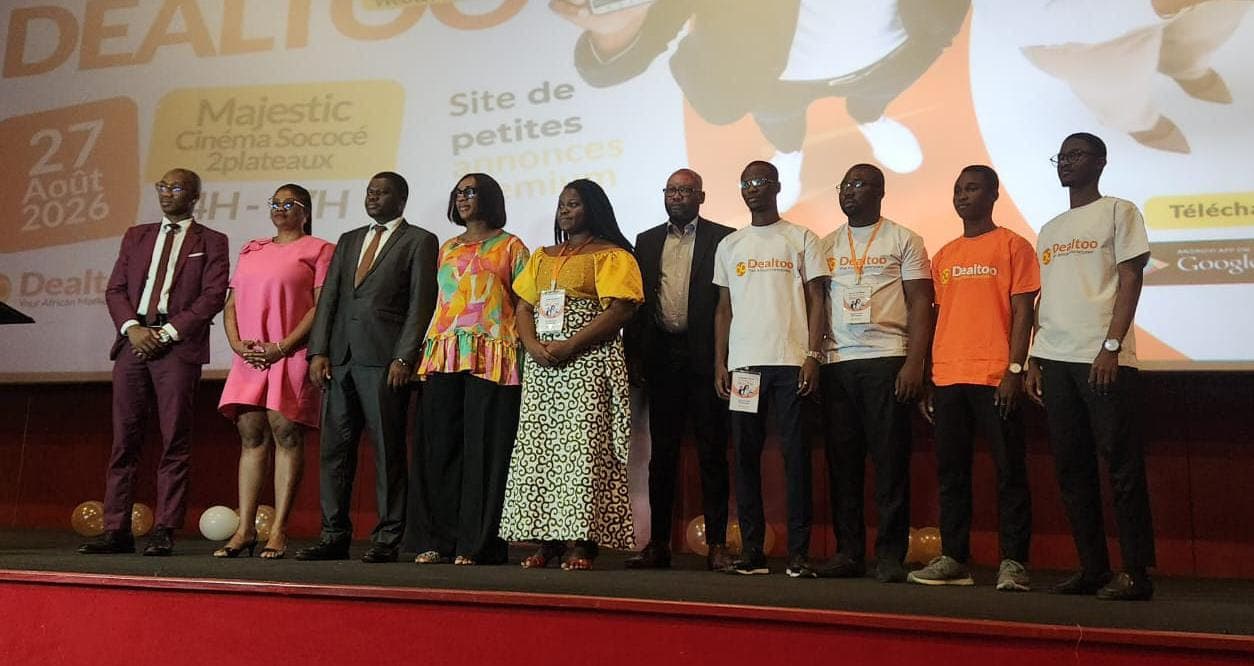 Équipe et invités réunis lors du lancement officiel de Dealtoo à Abidjan